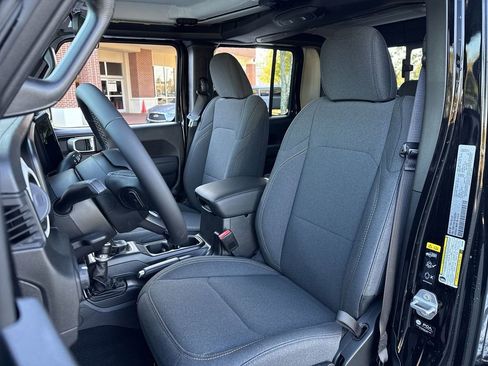 New 2025 Jeep Gladiator Sport AWD/4WD image 11