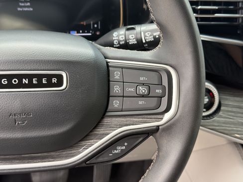 Used 2022 Jeep Wagoneer Series III w/ Convenience Group I AWD/4WD image 31
