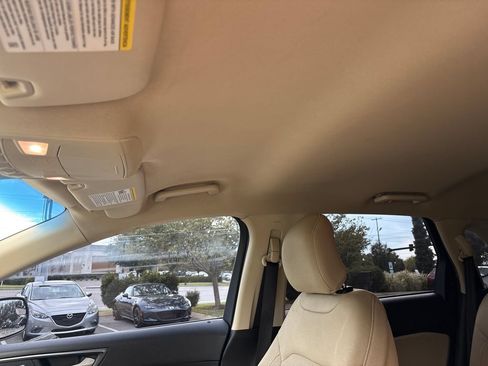Used 2018 Ford Edge SE FWD image 15
