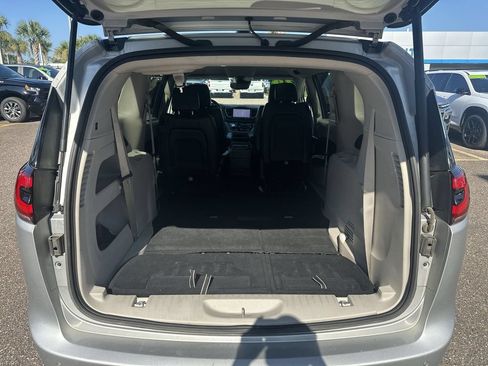 Used 2024 Chrysler Pacifica Touring-L FWD image 30