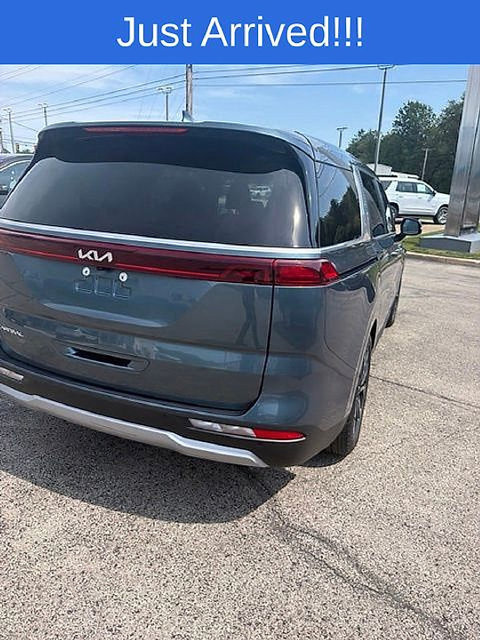 Used 2024 Kia Carnival EX FWD image 7