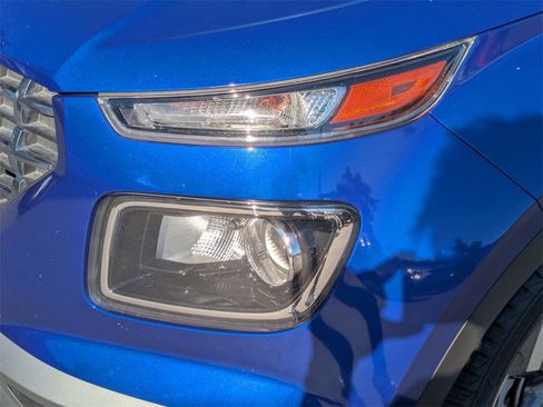 Used 2023 Hyundai Venue SEL image 11