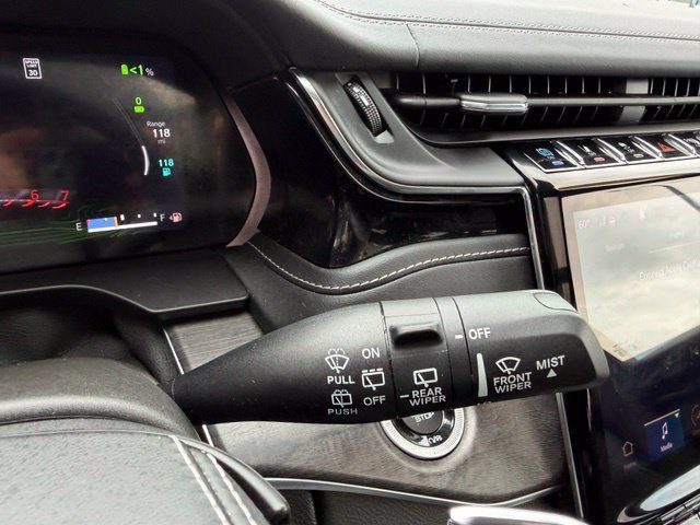 Used 2023 Jeep Grand Cherokee Overland AWD/4WD image 38