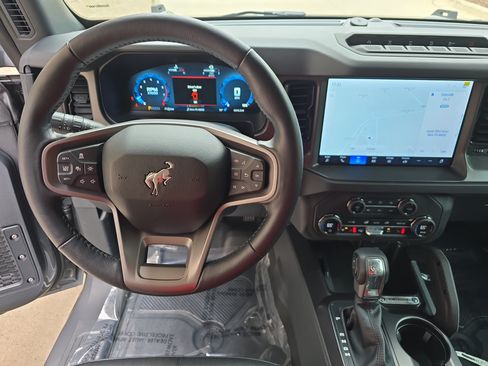 Used 2025 Ford Bronco Badlands AWD/4WD image 15