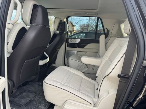 Used 2024 Lincoln Navigator L Black Label AWD/4WD image 9