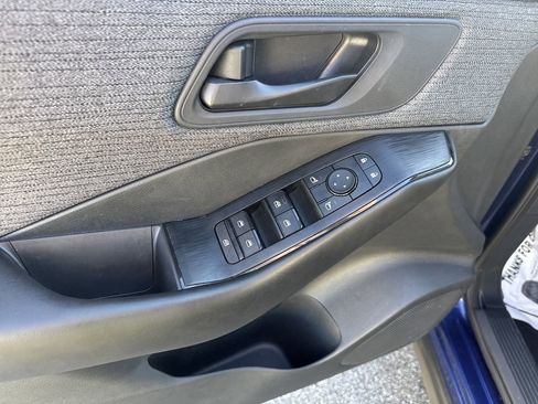 Used 2023 Nissan Rogue S image 14