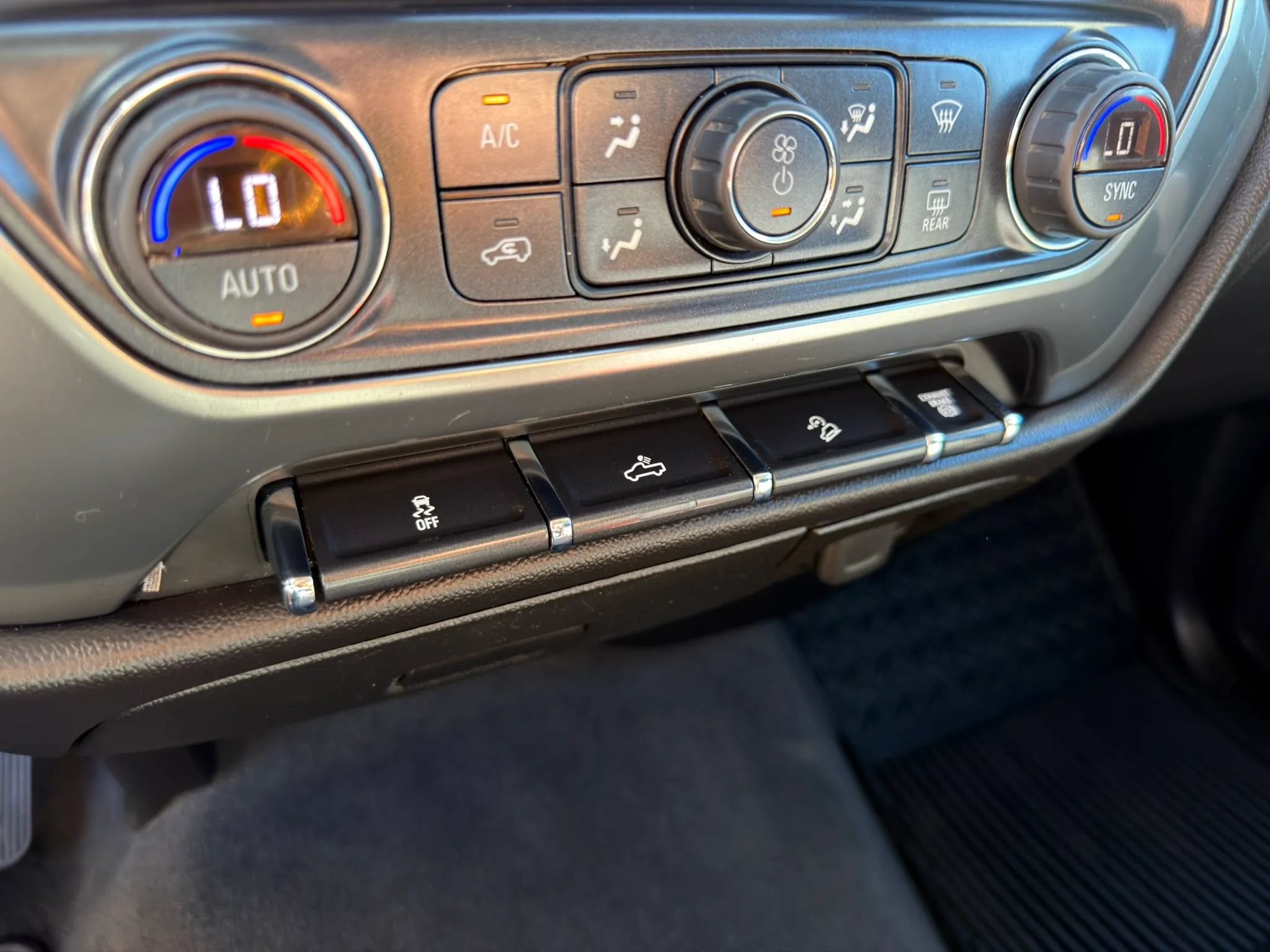 Used 2019 Chevrolet Silverado 2500 LT AWD/4WD image 36