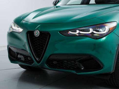 New 2025 Alfa Romeo Stelvio Sprint AWD/4WD image 9