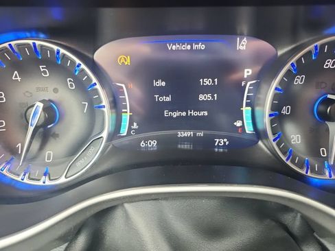 Used 2025 Chrysler Pacifica Select FWD image 16