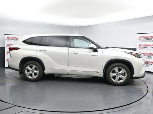 Used 2020 Toyota Highlander LE image 9