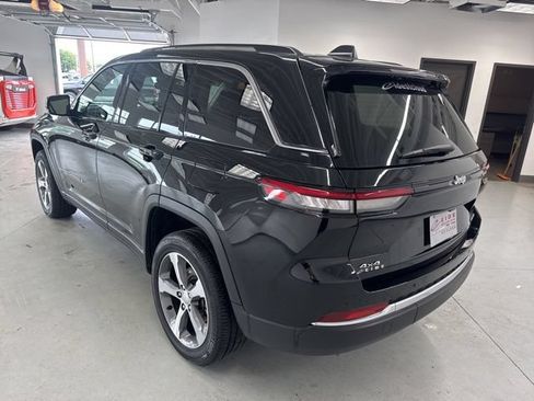 Used 2023 Jeep Grand Cherokee Limited AWD/4WD image 9