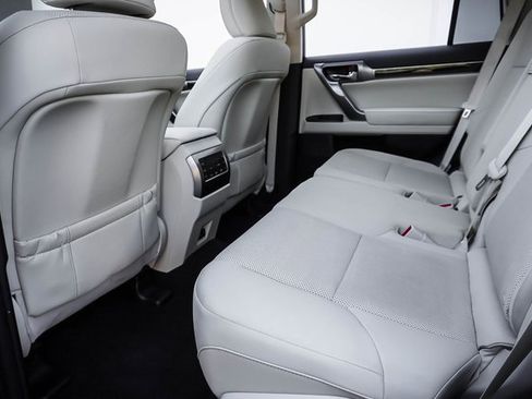 Used 2023 Lexus GX 460 Premium w/ Premium Package image 20