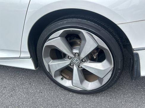 Used 2018 Honda Accord Touring image 6