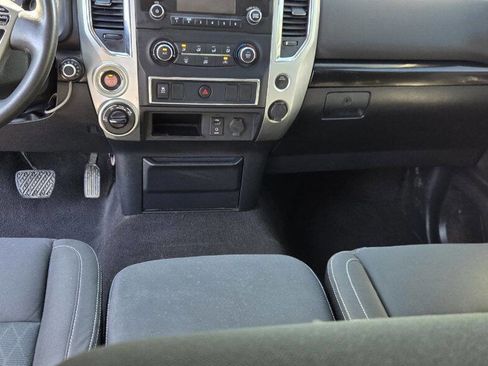 Used 2017 Nissan Titan SV image 19