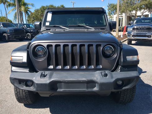 Used 2018 Jeep Wrangler Unlimited Sport S image 3