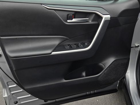 Certified 2025 Toyota RAV4 XLE AWD/4WD image 9