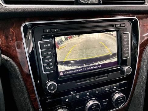 Used 2013 Volkswagen Passat TDI SEL Premium image 23