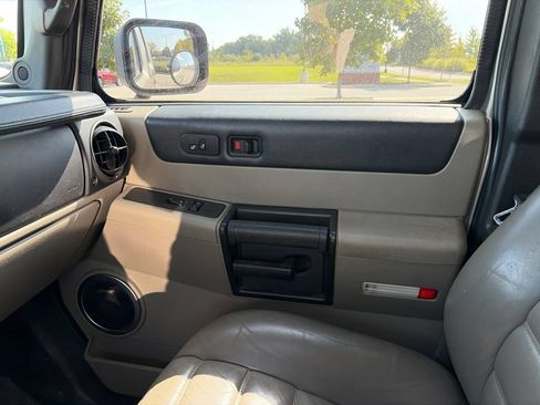 Used 2005 HUMMER H2 SUT w/ Preferred Equipment Group AWD/4WD image 18