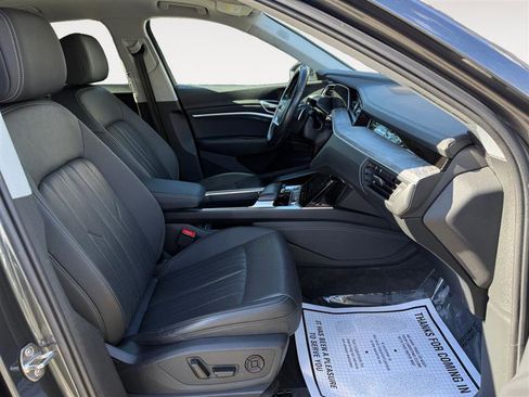 Used 2021 Audi e-tron Premium Plus w/ Premium Plus Package image 16