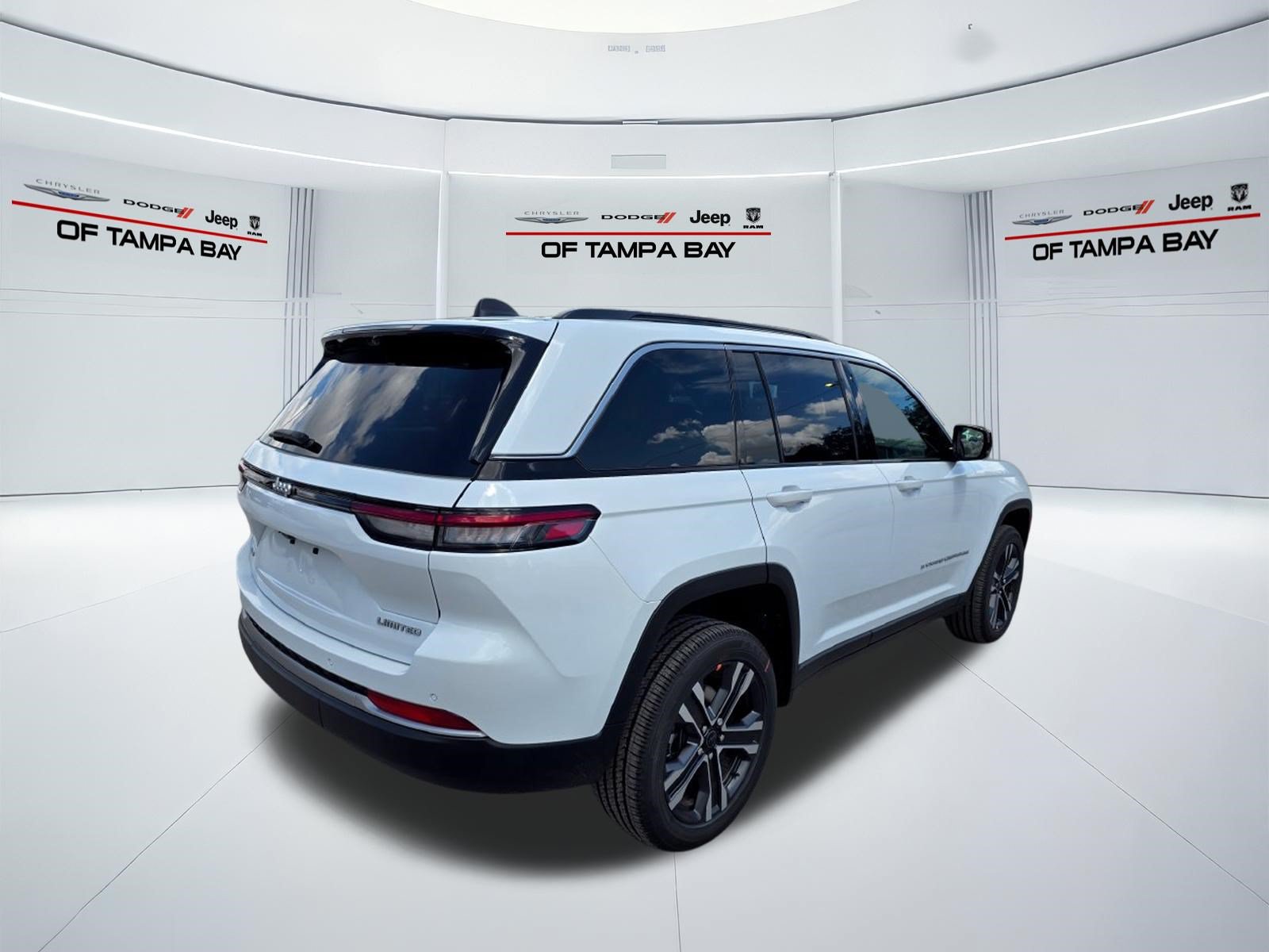 New 2027 Jeep Grand Cherokee Limited w/ Technology Group II AWD/4WD image 6