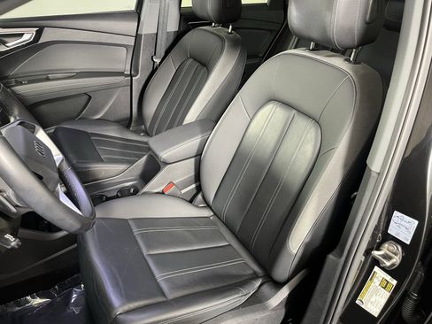 Used 2024 Audi Q4 e-tron Prestige image 12