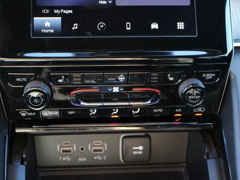 Used 2023 Jeep Grand Cherokee L Laredo image 20