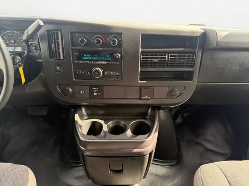 Used 2018 Chevrolet Express 2500 w/ Driver Convenience Package RWD image 17