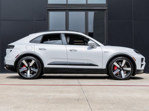 New 2025 Porsche Macan Turbo Electric image 12