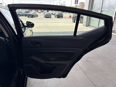 Used 2025 Nissan Altima 2.5 SV FWD image 12