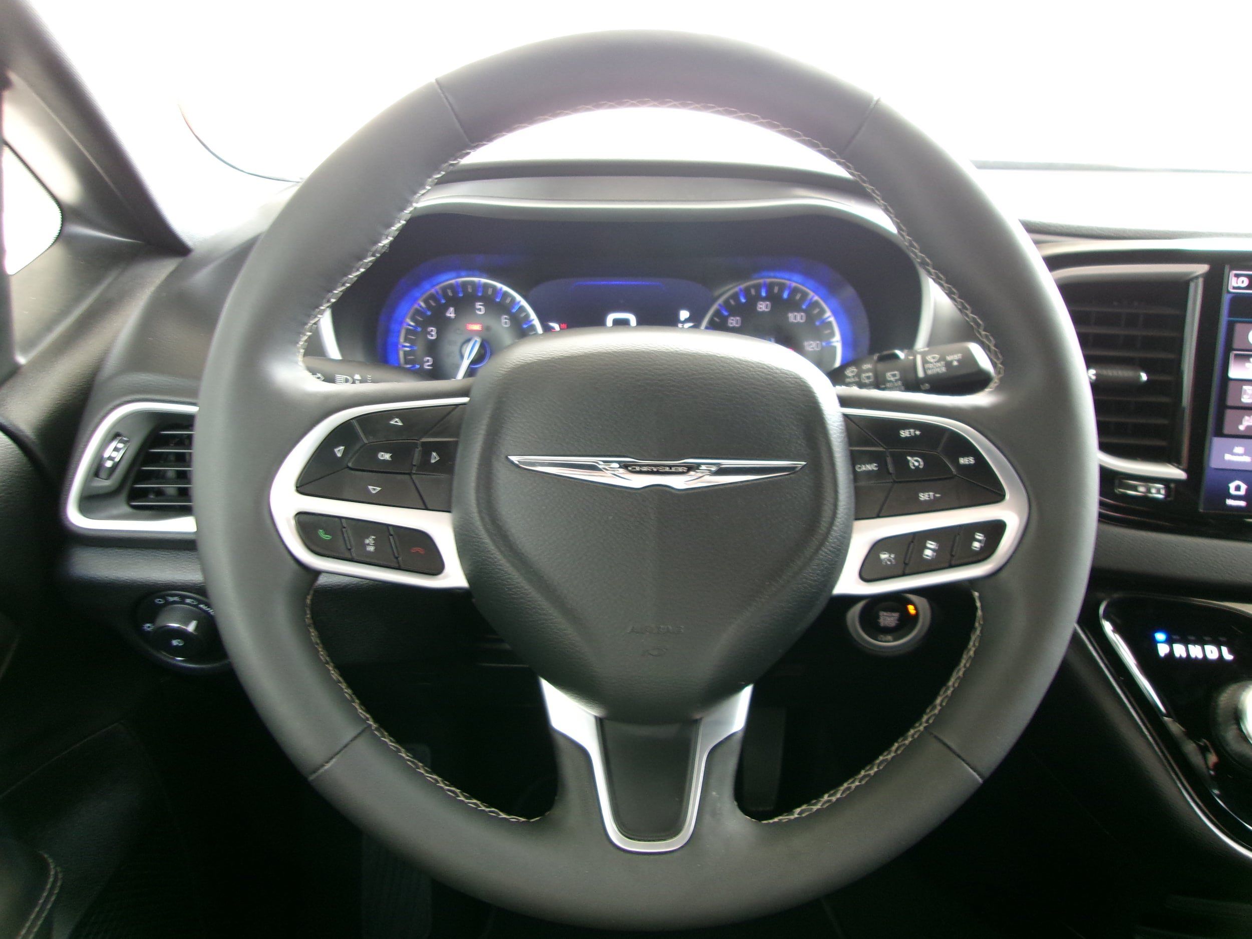 Used 2025 Chrysler Pacifica Select FWD image 9