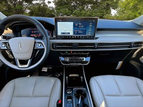 New 2026 Lincoln Corsair Premiere image 5