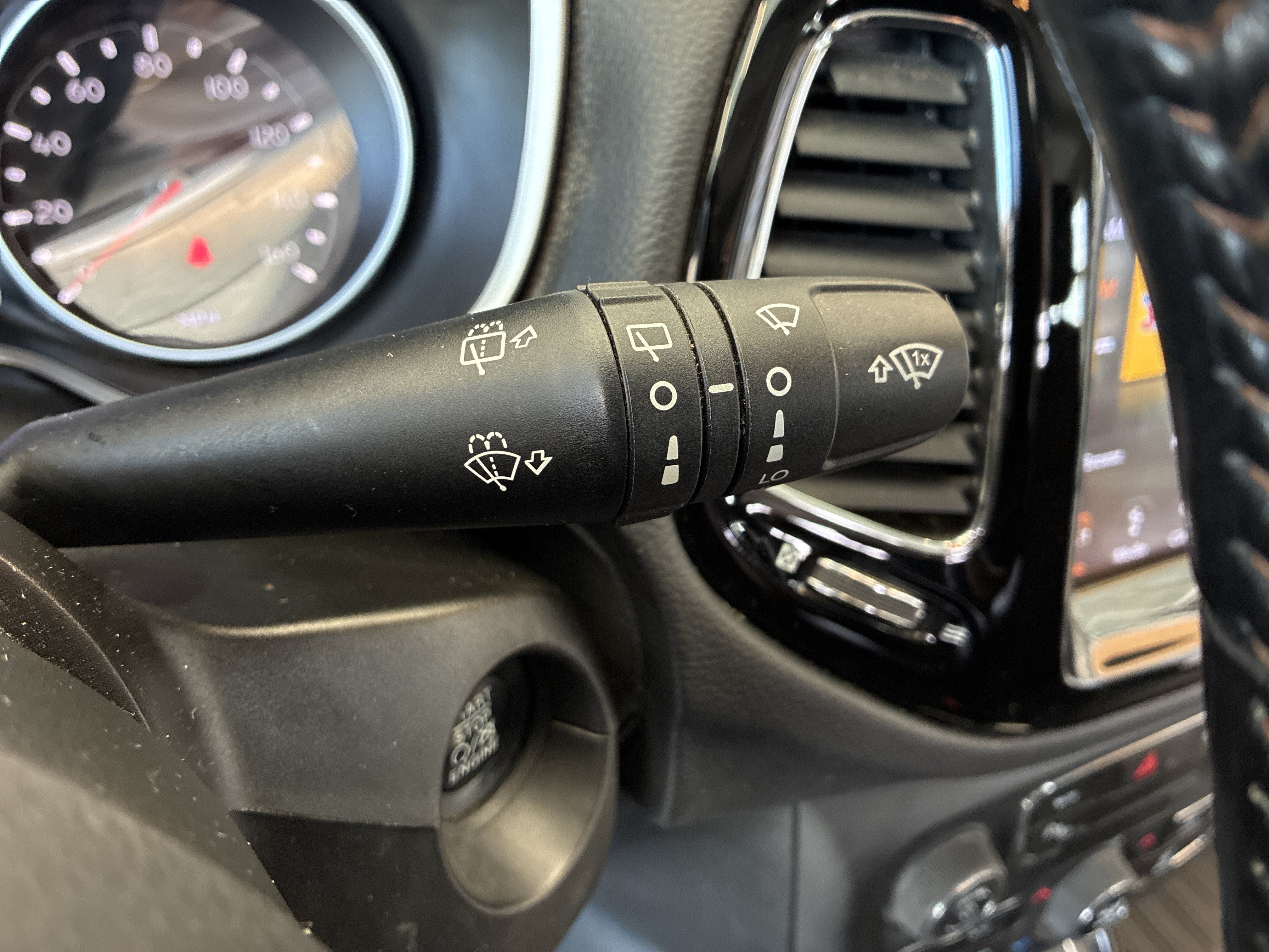 Used 2019 Jeep Compass Limited w/ Safety & Security Group AWD/4WD image 23