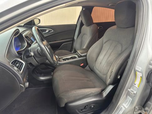 Used 2015 Chrysler 200 Limited w/ Convenience Group image 9