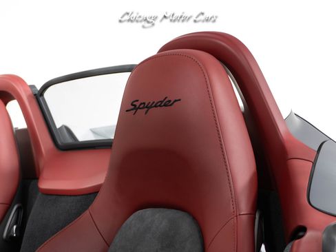 Used 2016 Porsche Boxster Spyder image 33