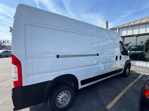 Used 2025 RAM ProMaster 2500 w/ Convenience Group image 12