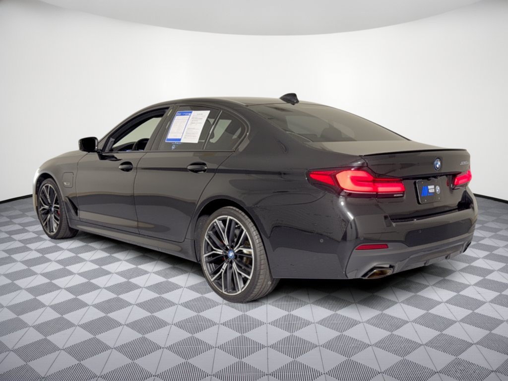 Used 2023 BMW 530e w/ M Sport Package RWD image 3