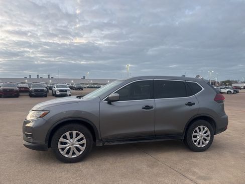 Used 2018 Nissan Rogue S image 9