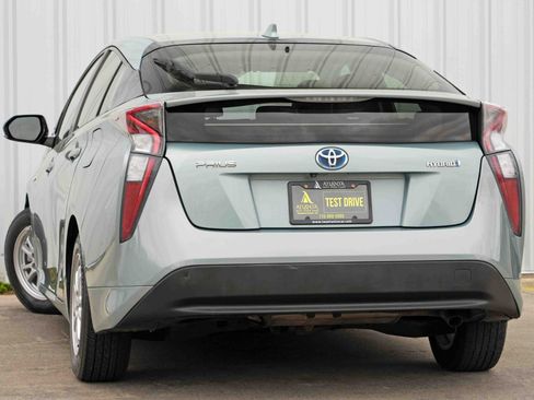 Used 2016 Toyota Prius Four image 5