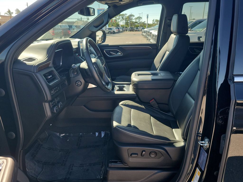 Used 2023 Chevrolet Tahoe Premier AWD/4WD image 21