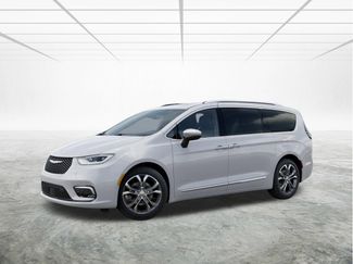 New 2025 Chrysler Pacifica Pinnacle w/ Trailer Tow Group video 2