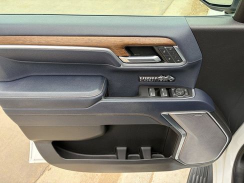 Used 2022 Chevrolet Silverado 1500 High Country w/ Z71 Off-Road Package image 9