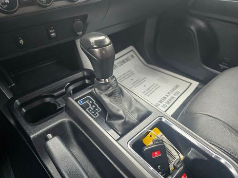 Used 2017 Toyota Tacoma TRD Off-Road w/ Tow Package image 15