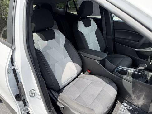 Used 2025 Chevrolet Trax LS FWD image 34