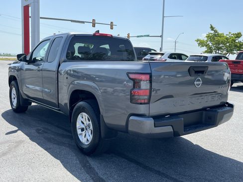 Used 2024 Nissan Frontier SV AWD/4WD image 8