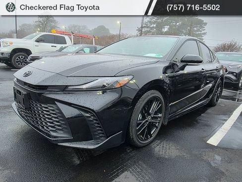 Used 2025 Toyota Camry SE w/ Convenience Package image 1