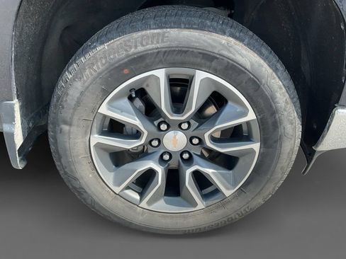Used 2023 Chevrolet Silverado 1500 LT AWD/4WD image 12