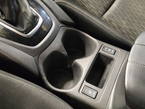 Used 2019 Nissan Rogue SV image 26