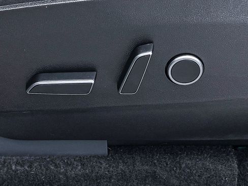 Used 2021 Tesla Model Y Long Range image 18