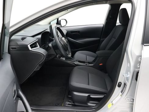 Used 2025 Toyota Corolla LE image 13