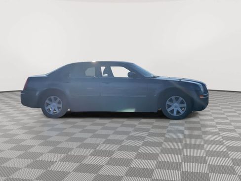 Used 2005 Chrysler 300 Touring image 9